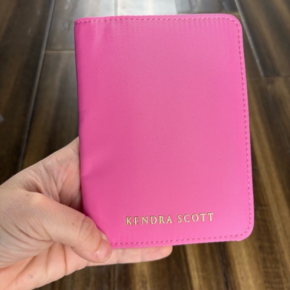 NWT Kendra Scott Passport Case Cover Booklet Pink Gold Wallet Barbie Travel - Picture 1 of 4